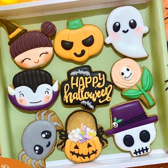 

1 BOX butter cookies dengan icing | kukis hias halloween character