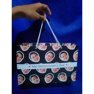 

Tas Tangan Foto I Tas tangan bergambar tulisan strip ulang tahun