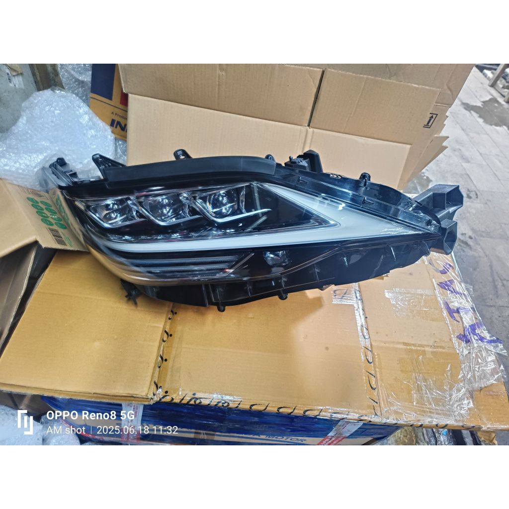 Headlamp Lexus LM 350