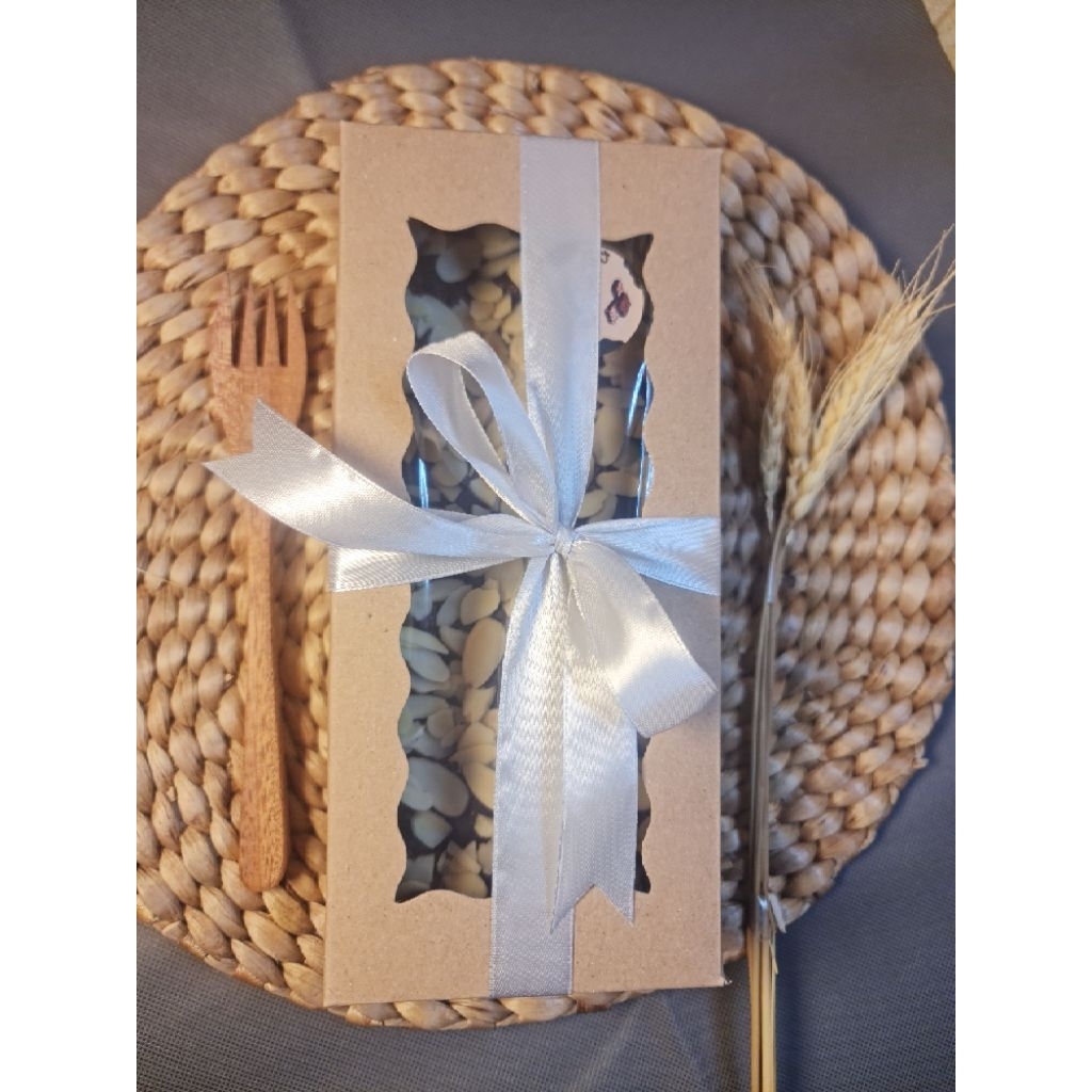 

BROWNIES PANGGANG PREMIUM DENGAN TOPING MELIMPAH