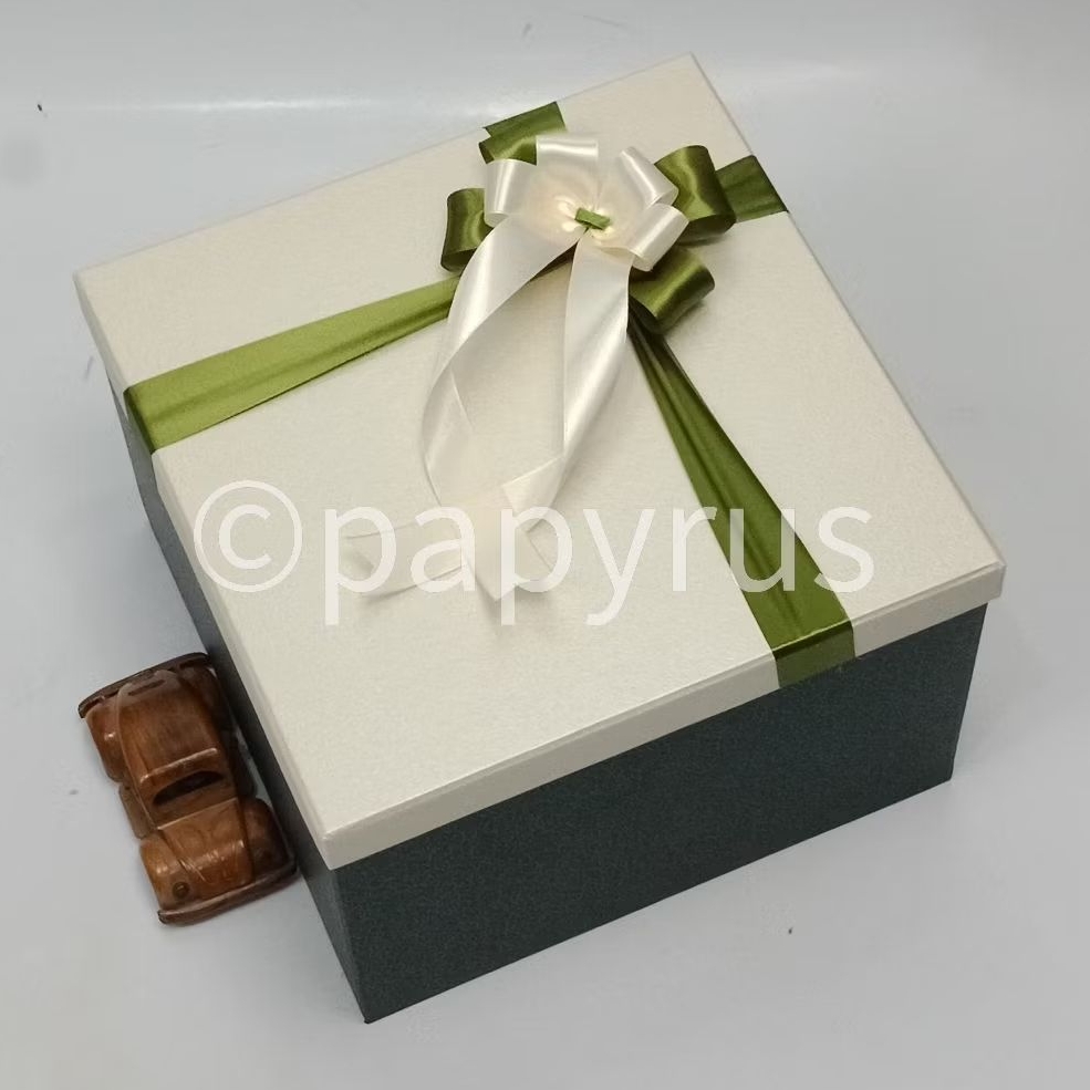 

PAPYRUS Kombinasi 30x30 Tinggi 20cm Kotak Kado Gift Box Hadiah V3