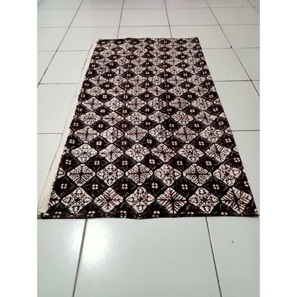 Kain Batik/Jarik gaya Yogyakarta motif 'Ceplok Kembang Mawar' Bunga Mawar Hitam Putih