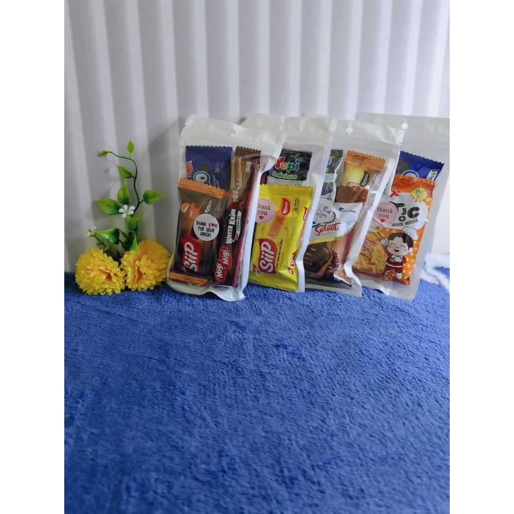 

Mini Gift Snack - mini hampers lebaran/ulang tahun/wisuda/sempro