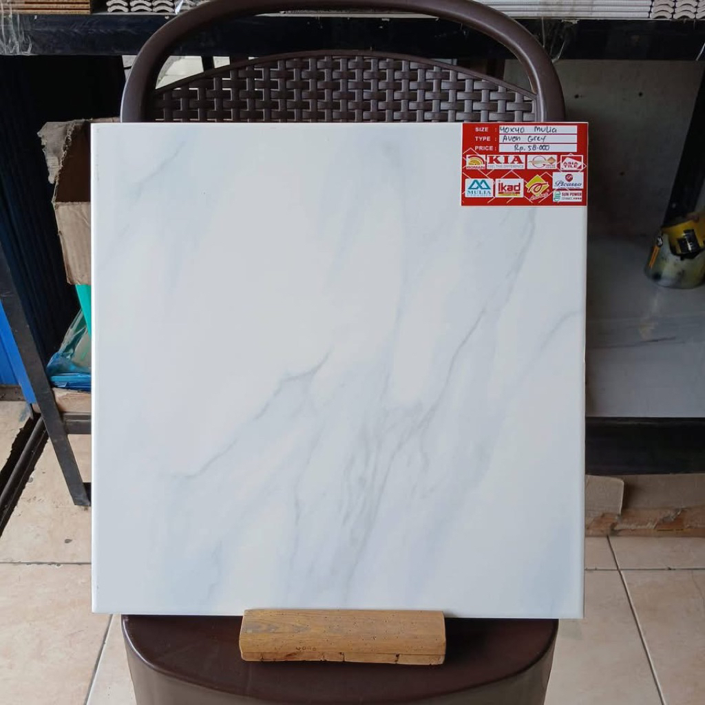 KERAMIK LANTAI 40x40 AVON GREY | GLOSSY | MULIA