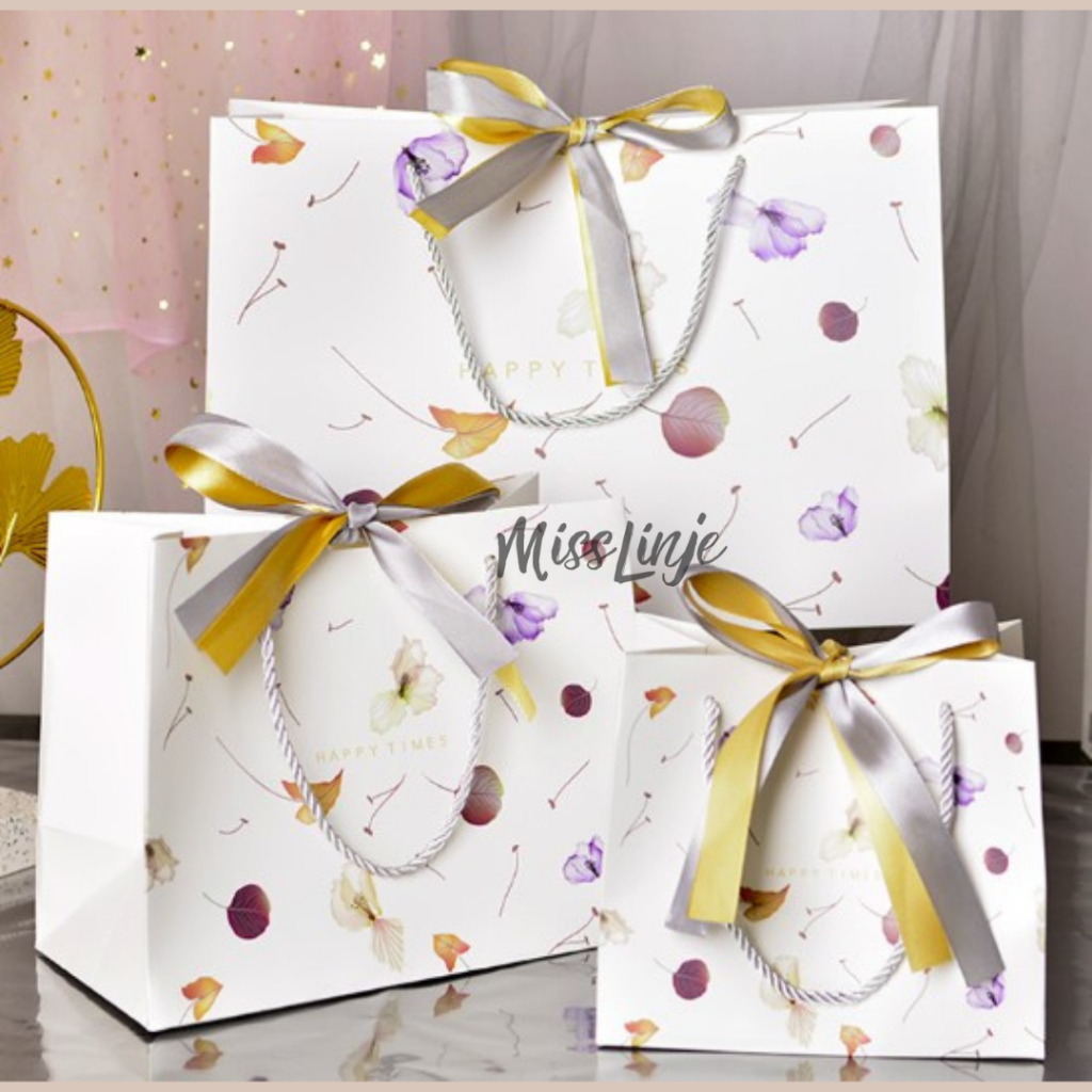 

MissLinje Paper Bag Paperbag Tas Hampers Kado Souvenir Putih Daun Aesthetic Pita Premium Murah Makassar