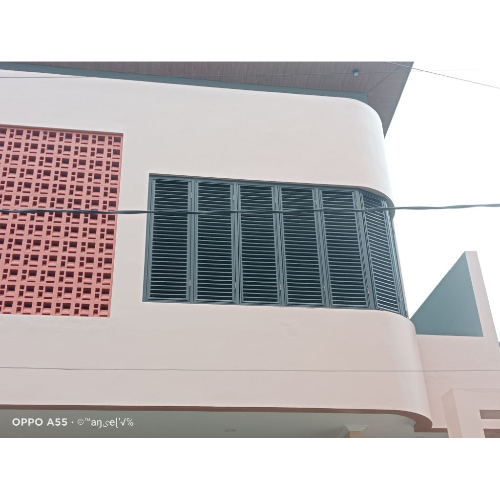 Daun jendela jalusi alumanium