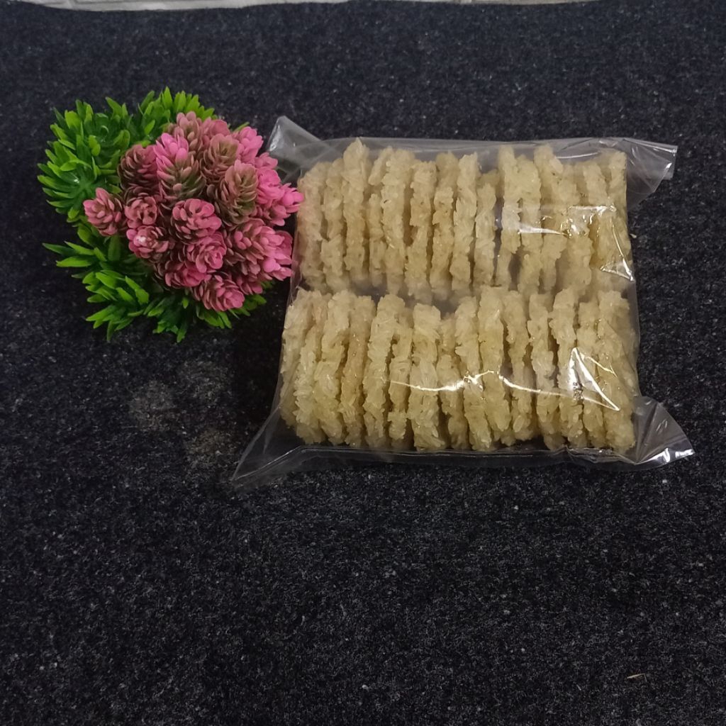 

CEMILAN KERUPUK RENGGINANG MENTAH RASA BAWANG