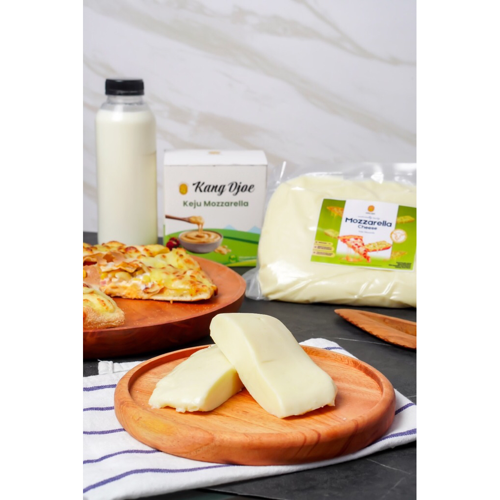 

Keju Mozarella Kang Djoe khas Malang (1 Kg)