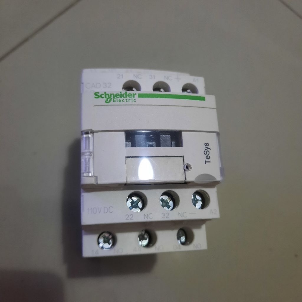 kontaktor schneider cad32fd 110vdc Kontaktor 110vdc schneider