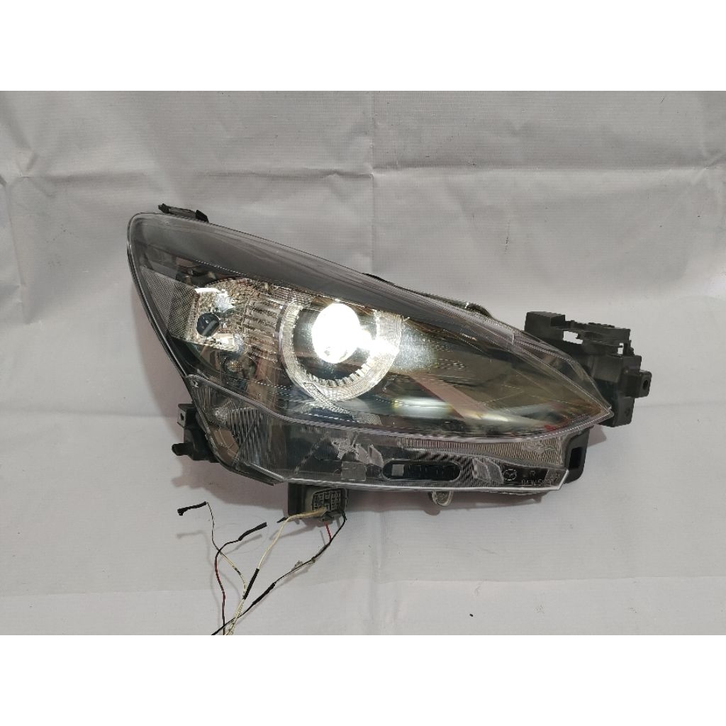 Lampu depan headlamp Mazda 2 2021