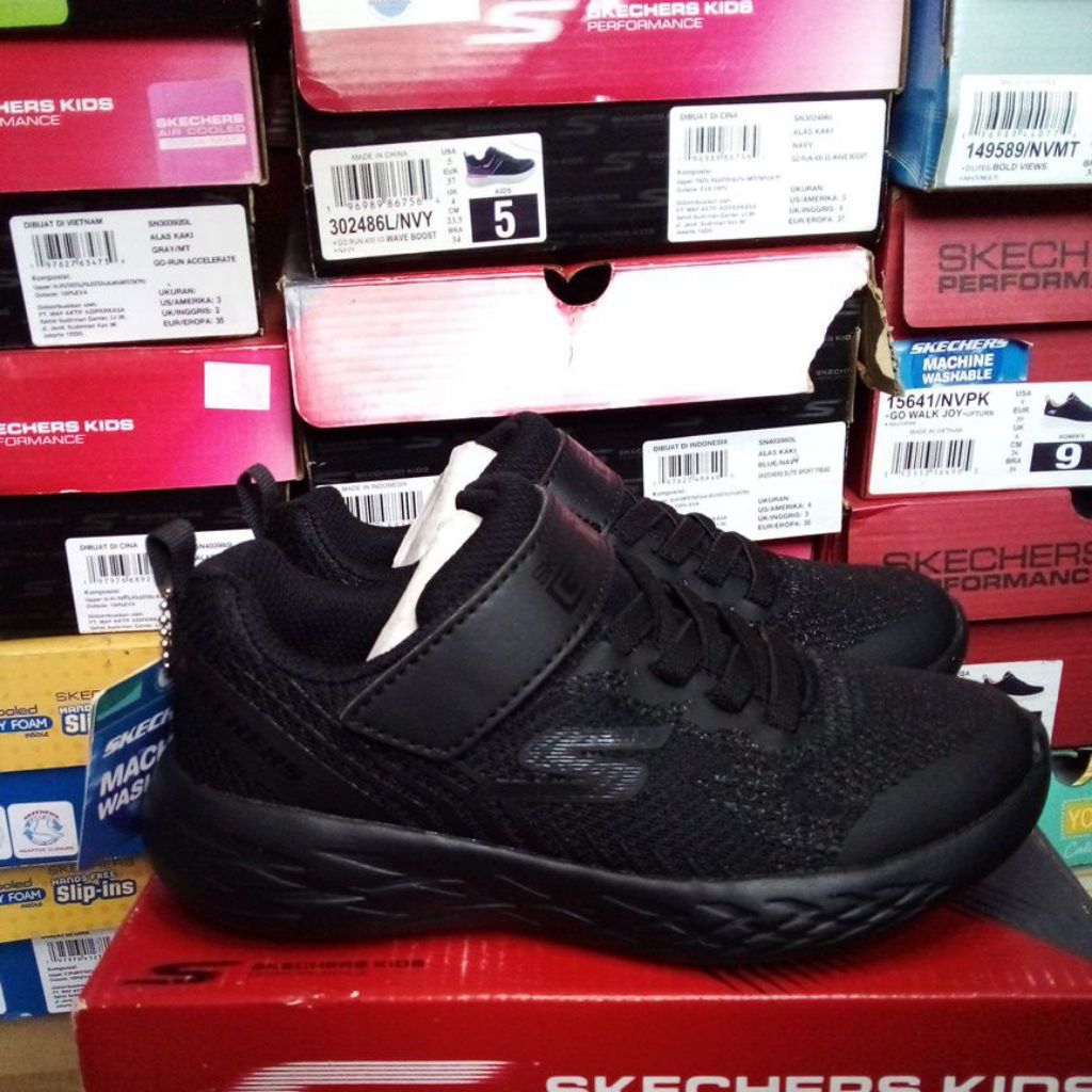 Sepatu Sneaker Skechers Hitam Anak Sekolah