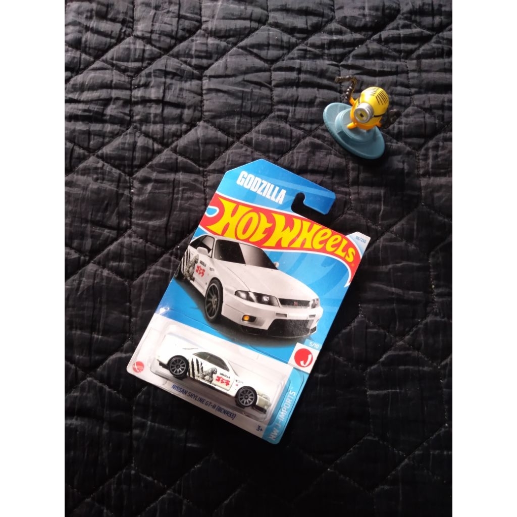 Nissan skyline GTR (bnr33) Godzilla white