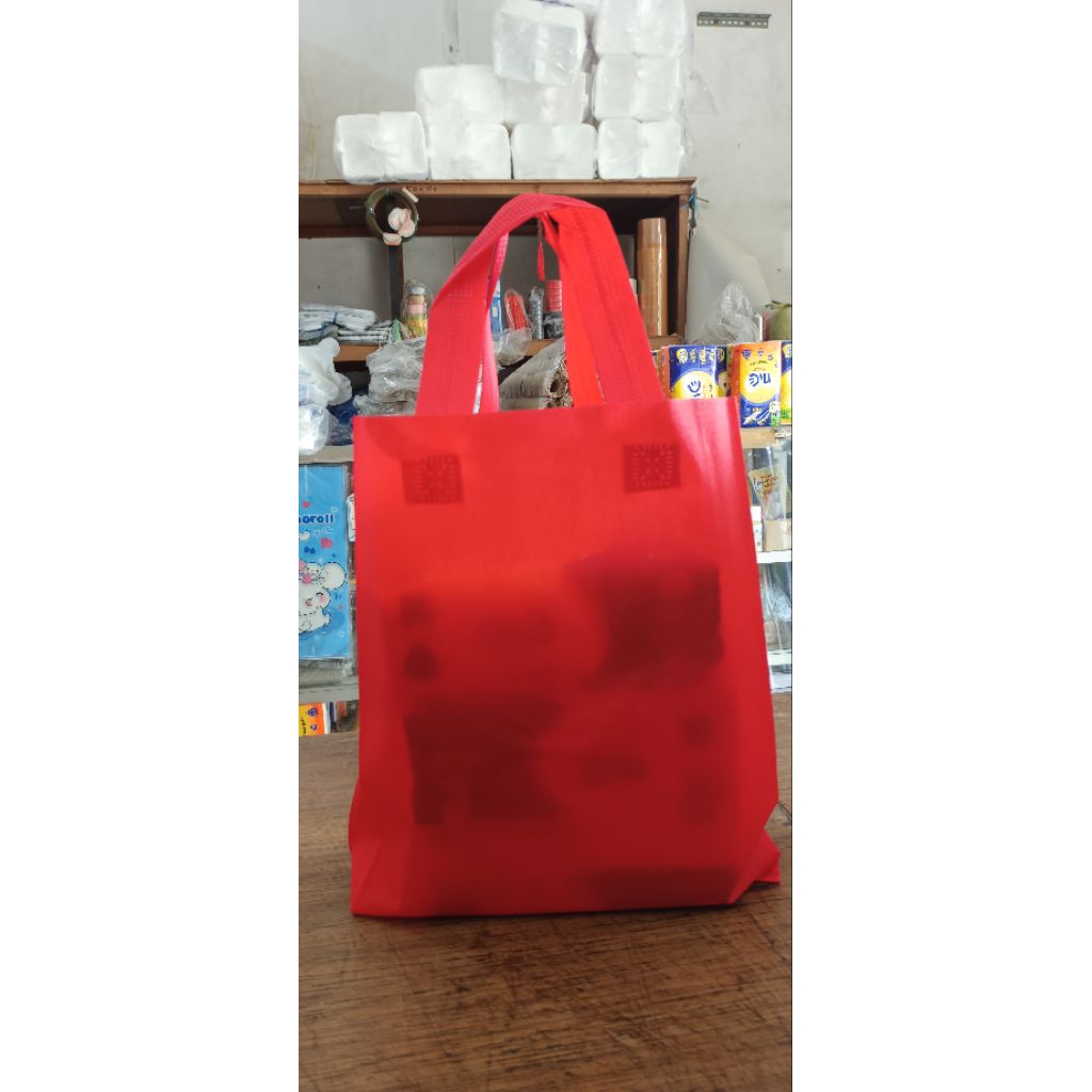 

Goodiebag hampers/ tas spunbond goodiebag / tas Kanvas UK. 25 x 35 x 8 cm lipat samping isi 25 pcs
