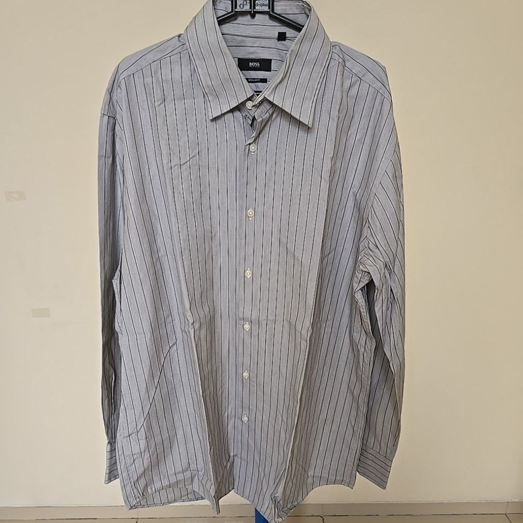 Kemeja Hugo Boss regular fit sz 43 Preloved