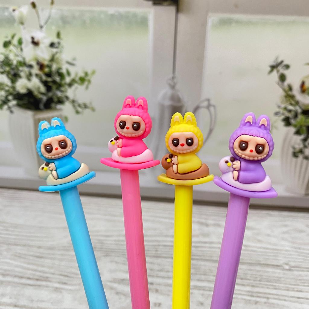 

1 PCS PULPEN GEL LABUBU NAIK CAPYBARA PGK-1911 / BOLPEN PENA GEL KARAKTER LABUBU NAIK CAPYBARA TINTA HITAM / ALAT TULIS SEKOLAH KANTOR MOTIF TERBARU UNIK BISA COD