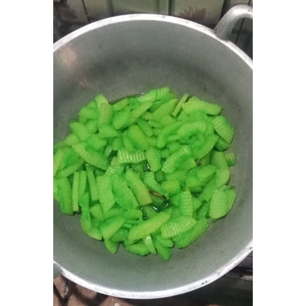 

Makanan dan camilan manisan kundur bligo bonceng tanpa pemanis buatan