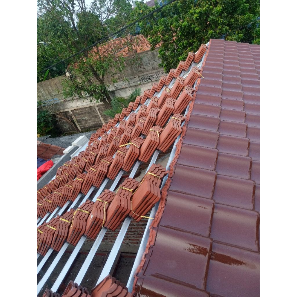 rangka baja ringan atap genteng keramik kanmuri