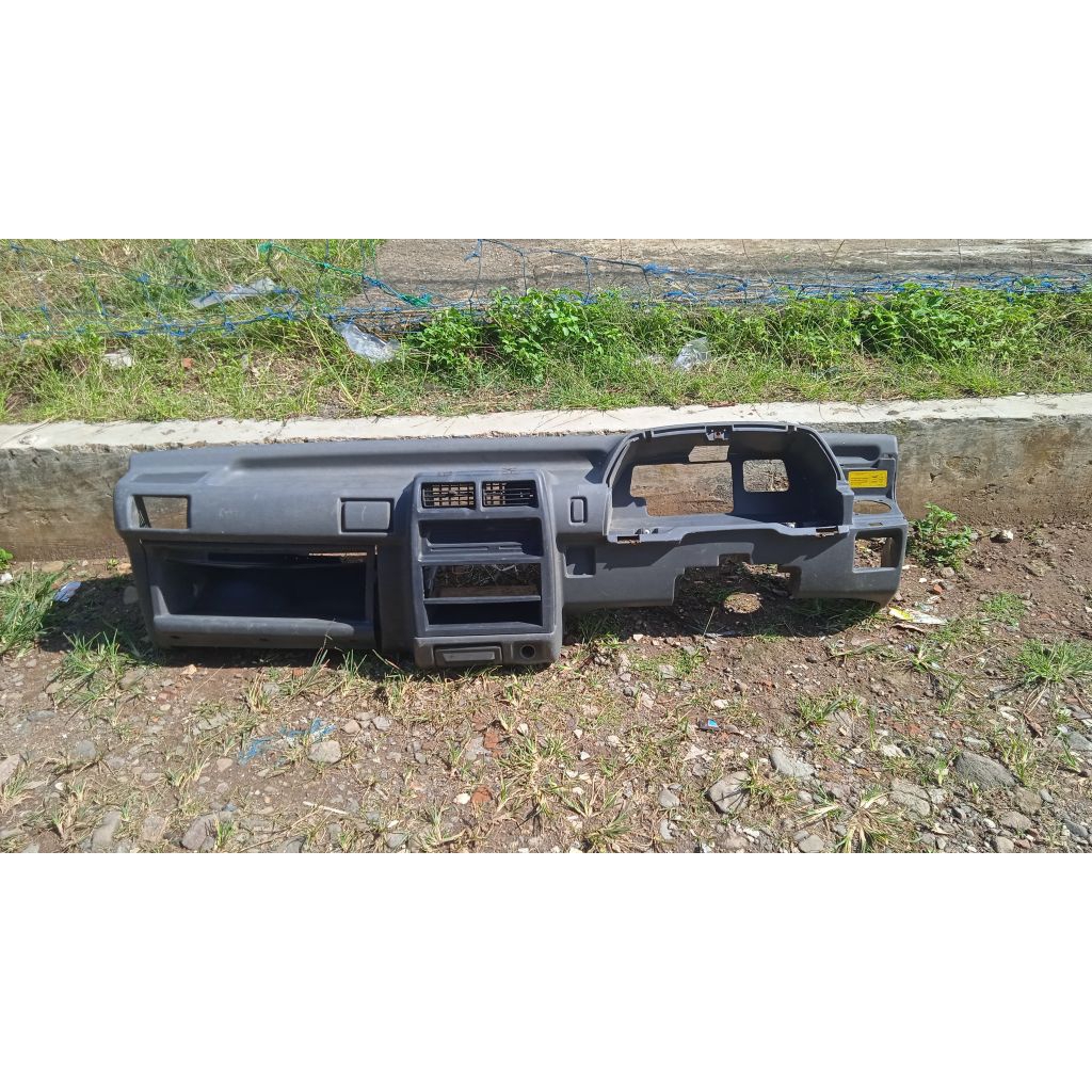 Dashboard Mobil Mitsubishi T120SS Copotan Original