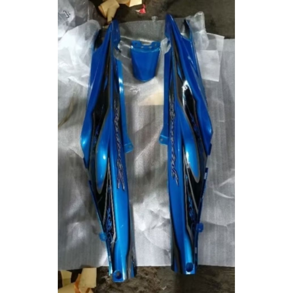cover body Jupiter Z 115 robot warna biru pluss striping