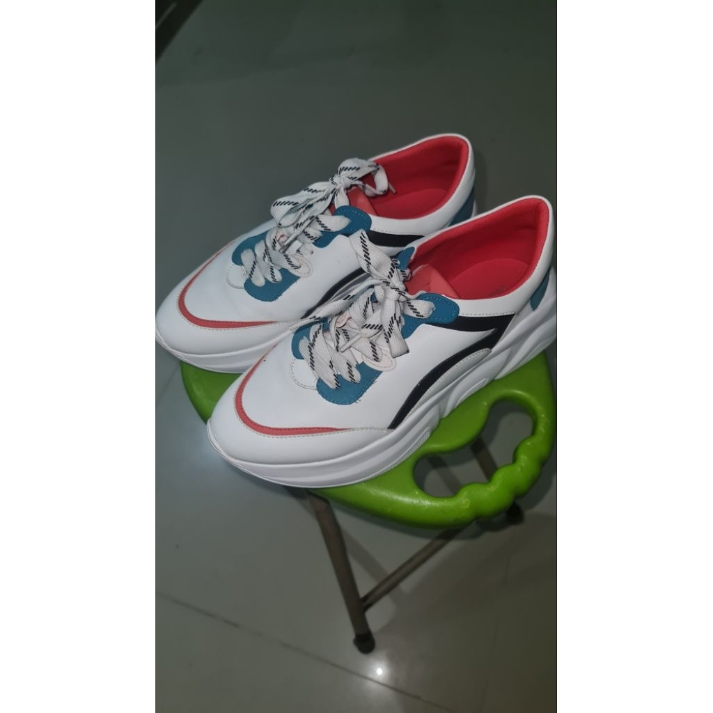 Sepatu Sneaker Merk Pedro Kasual Sporty Putih Merah Biru Ukuran 38 – Cocok Pria & Wanita