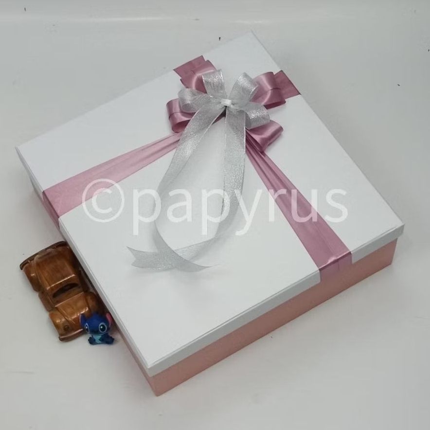 

PAPYRUS Kombinasi 35x35 Tinggi 10cm Kotak Kado Gift Box Hadiah V2