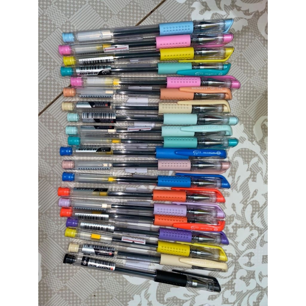 

1 pcs pulpen gel Benefit