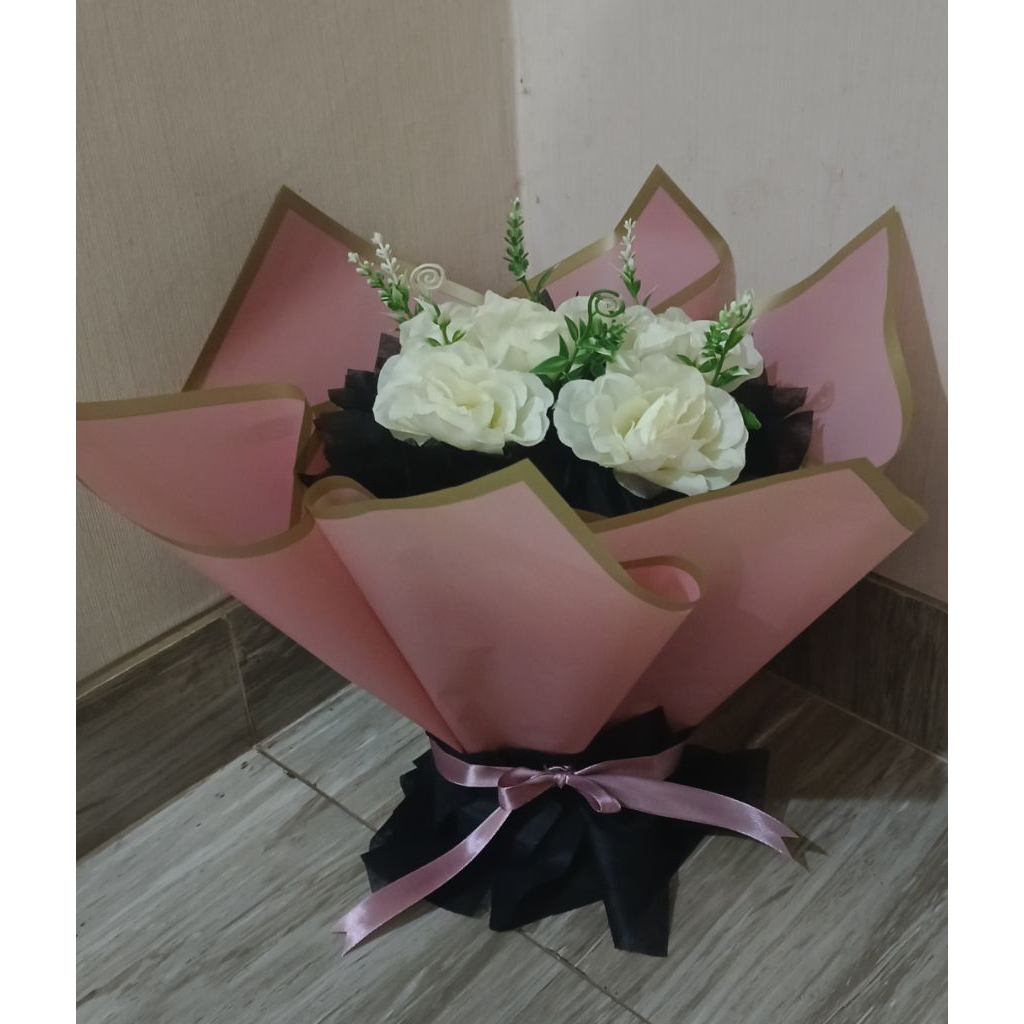 Buket ros putih hitam