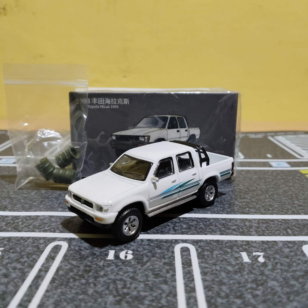 jkm 1/64 toyota hilux putih bonus aksesoris tong loose