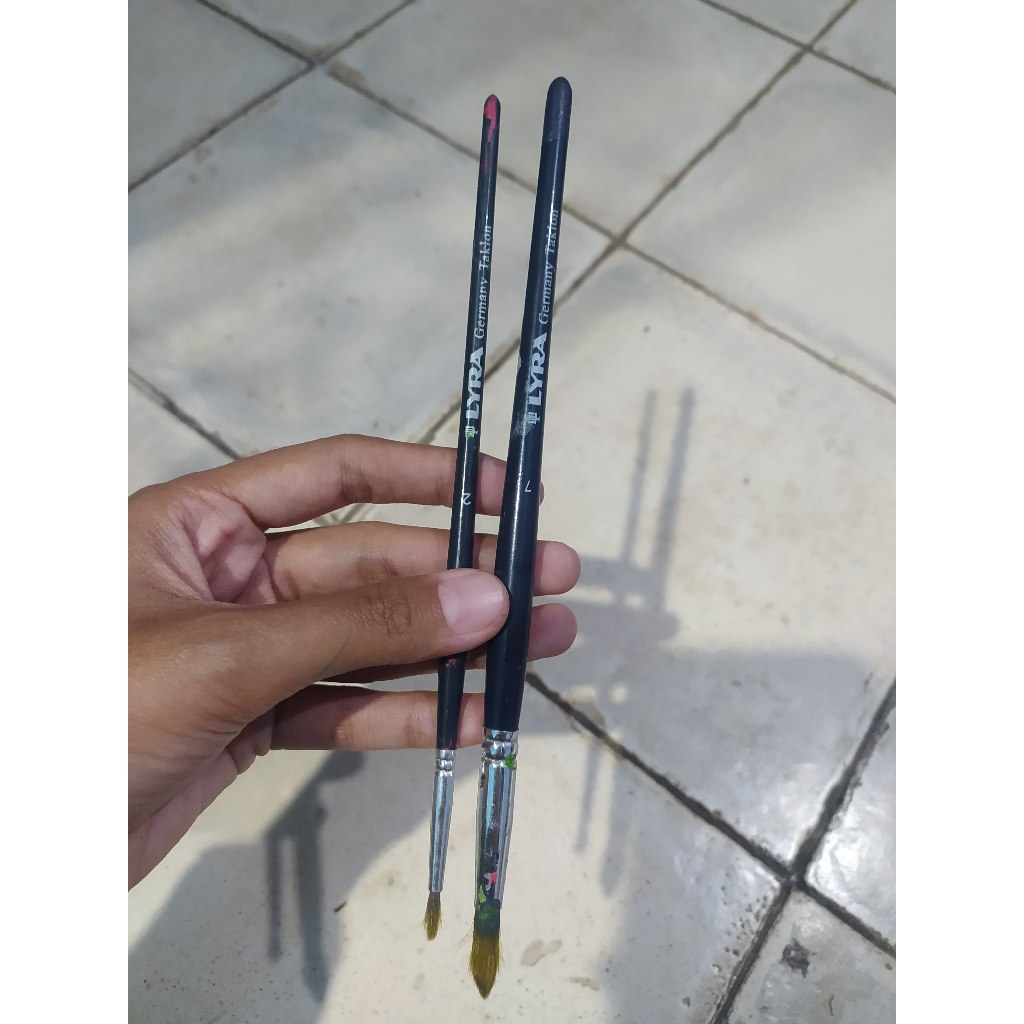 

Preloved Kuas Lyra Nomor 2 dan 7