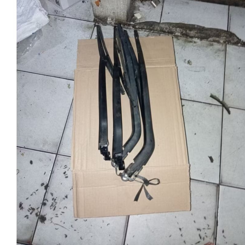 wiper  belakang Avanza Xenia original