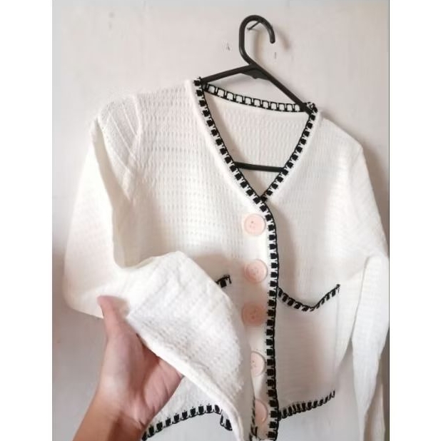 Cardigan crop putih