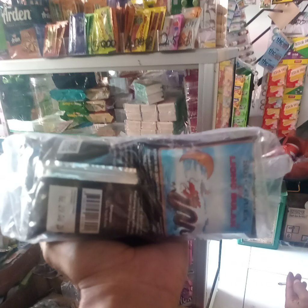 

kopi liong 1pak isi 20pic