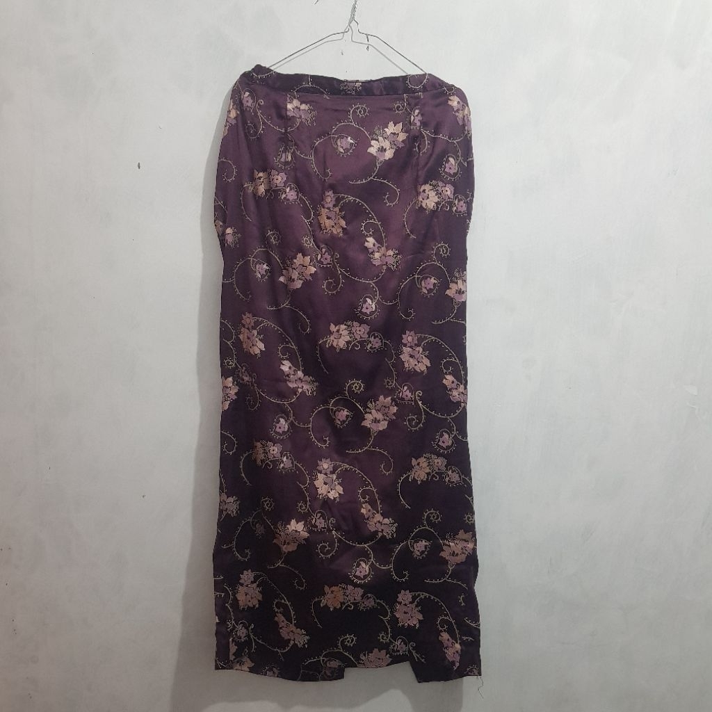 Rok Satin Batik Ungu Full Furing – Preloved Elegan