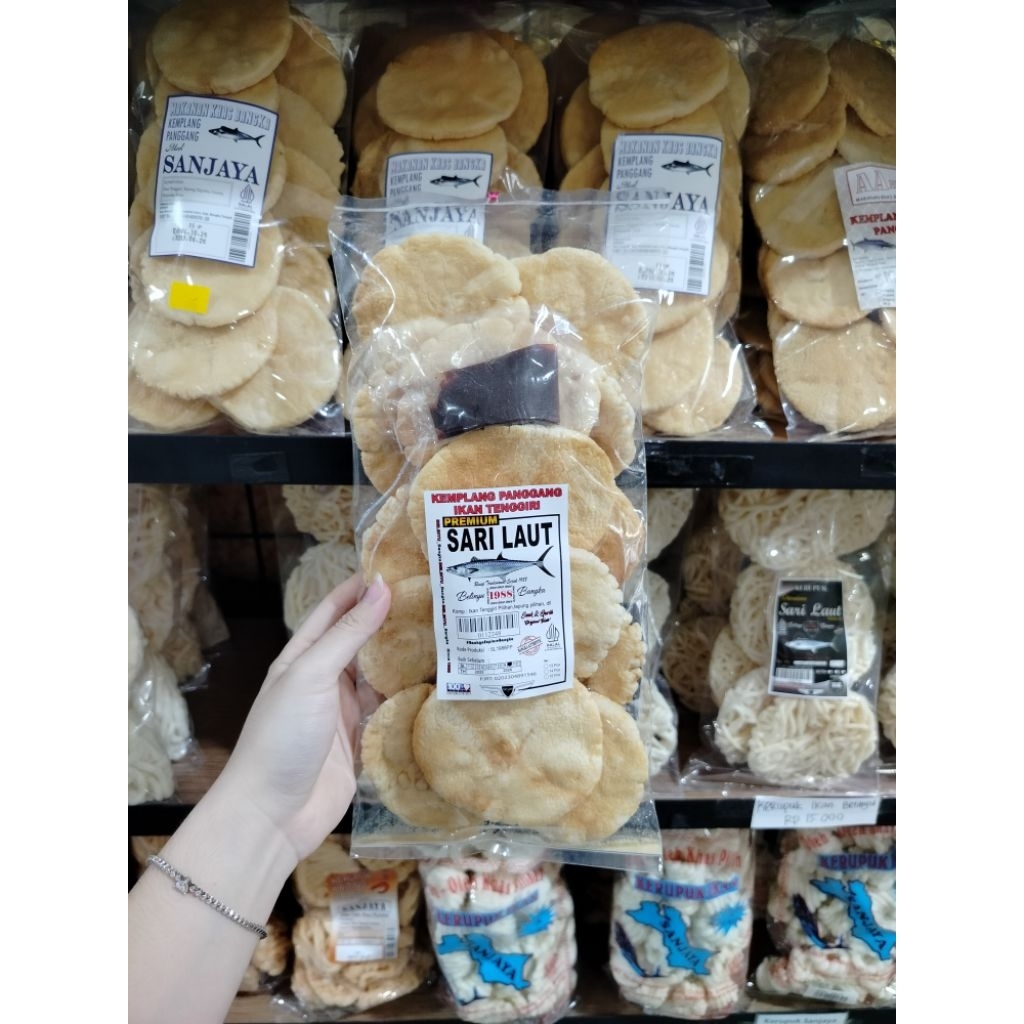 

Kemplang panggang khas Bangka cap Sari Laut