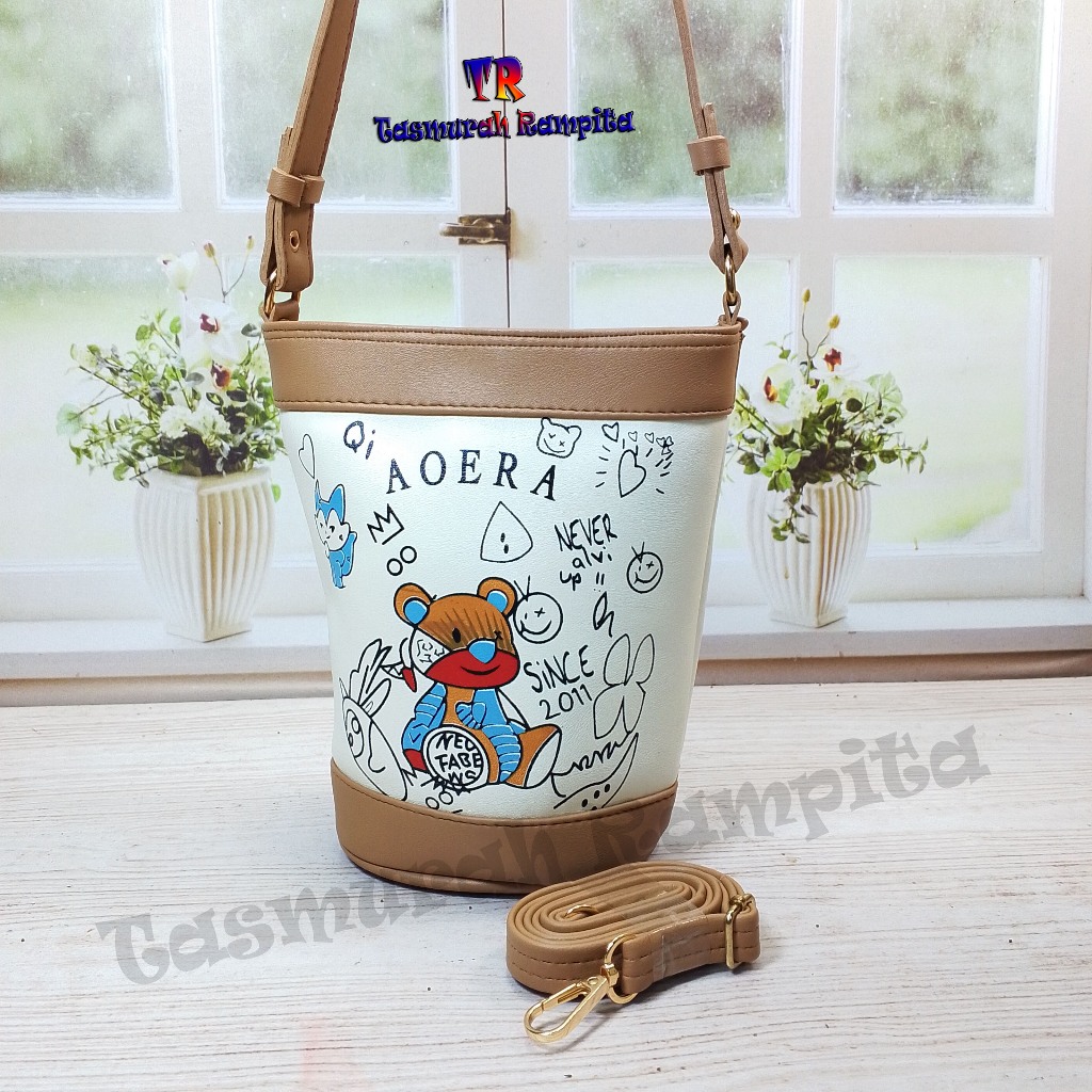 RAMPITA SLIMBAGS,  AOERA BAGS ( New / HARGA GROSIR ) / Tas Slingbag / Selempang Kulit wanita Black N