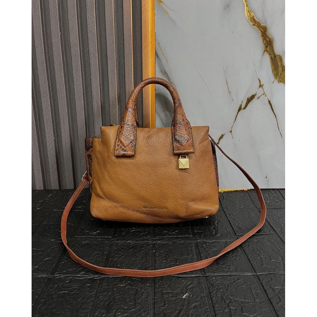 preloved tas wanita MK full kulit good kondisi