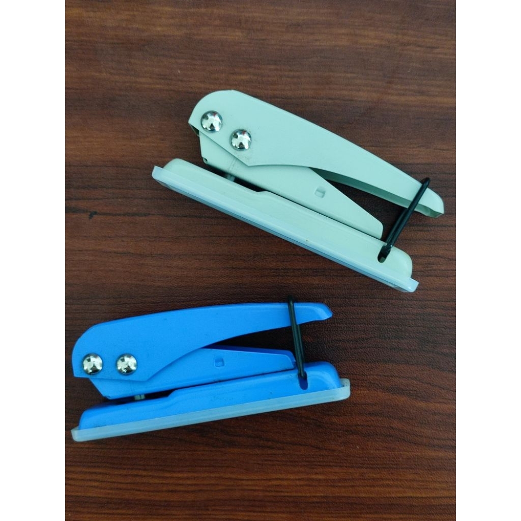 

MAX ONE HOLE PUNCH DP-A, BLUE or GREY