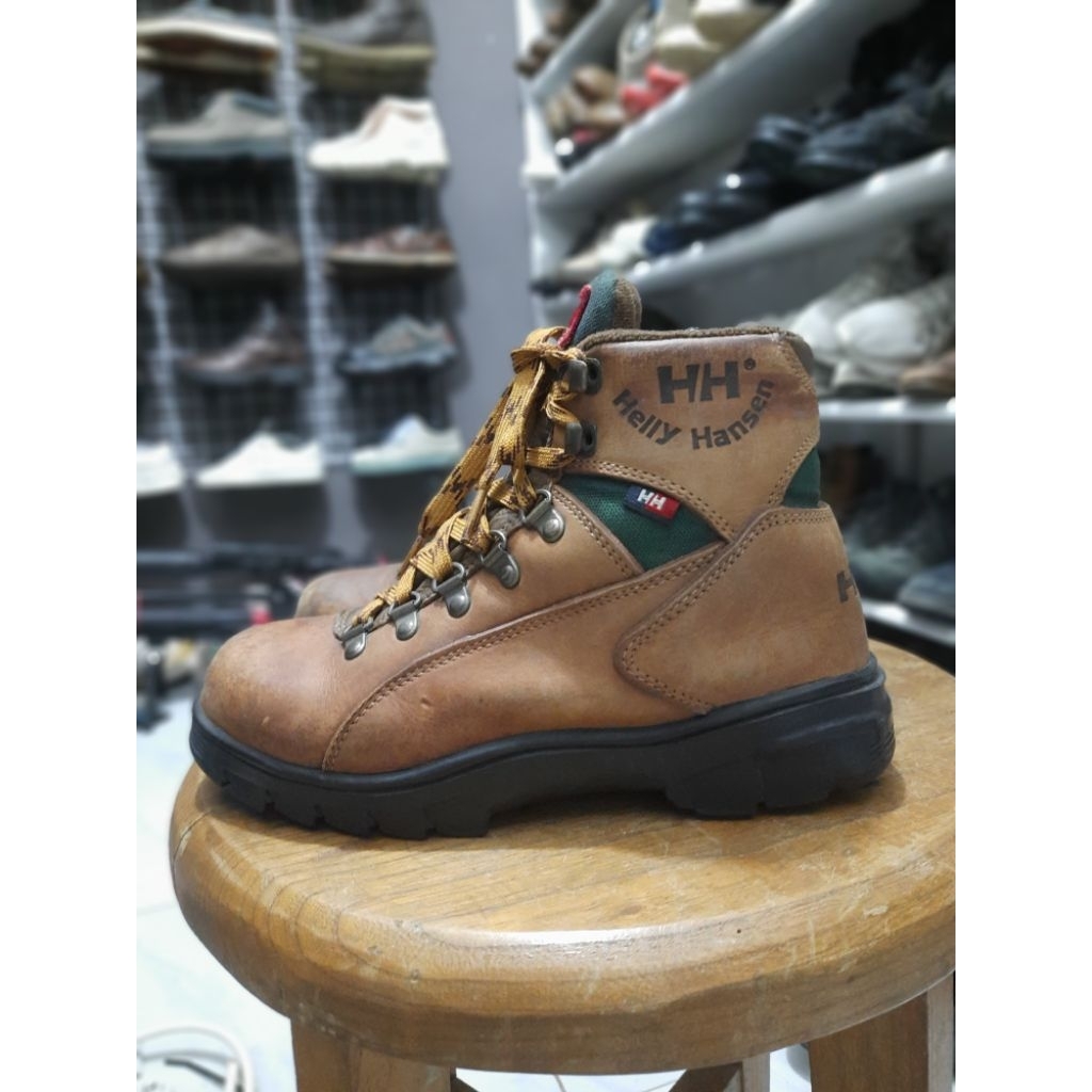 Sepatu boot kulit Helly Hansen norwegia brand size 39