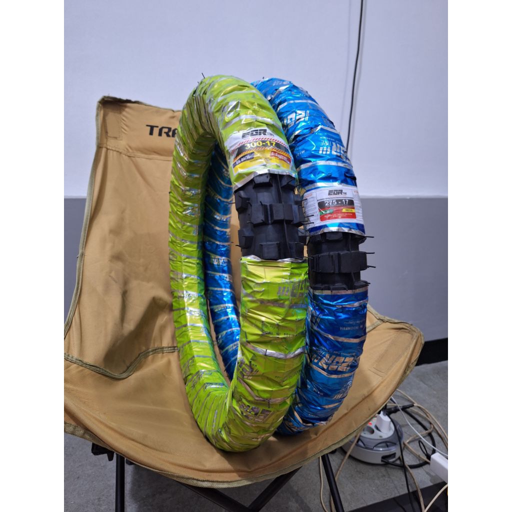 Sepasang Ban cross ukuran 275 & 300 Ring 17