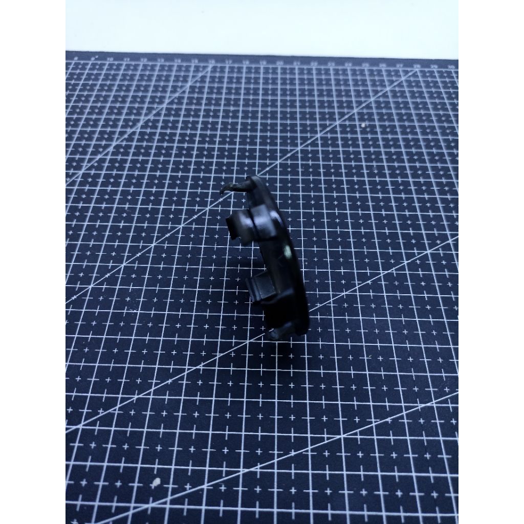 dop roda logo Toyota stiker embos merah