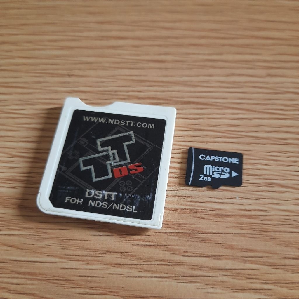 DS TT Flascard Nintendo DS + 2GB Micro SD