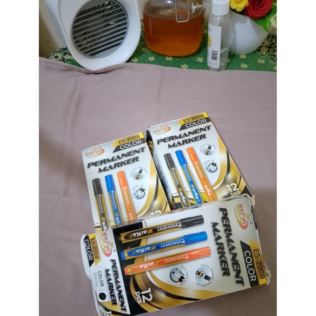 

Montana Permanent Marker warna hitam