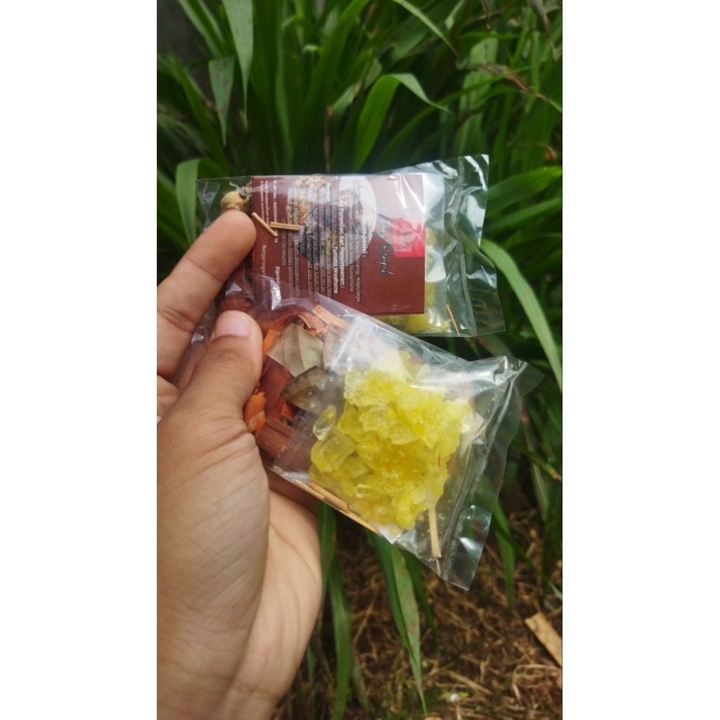 

Dapat 2 Bungkus Wedhang Rempah Alami