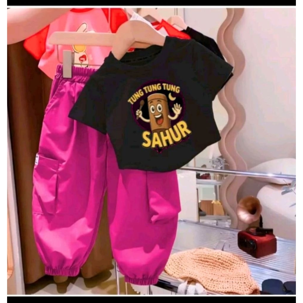 ONE SET ANAK SETELAN KAOS ANAK CELANA CARGO TERBARU SABLON DTF TUNG TUNG SAHUR DAN BARBIE UNTUK 1-6 