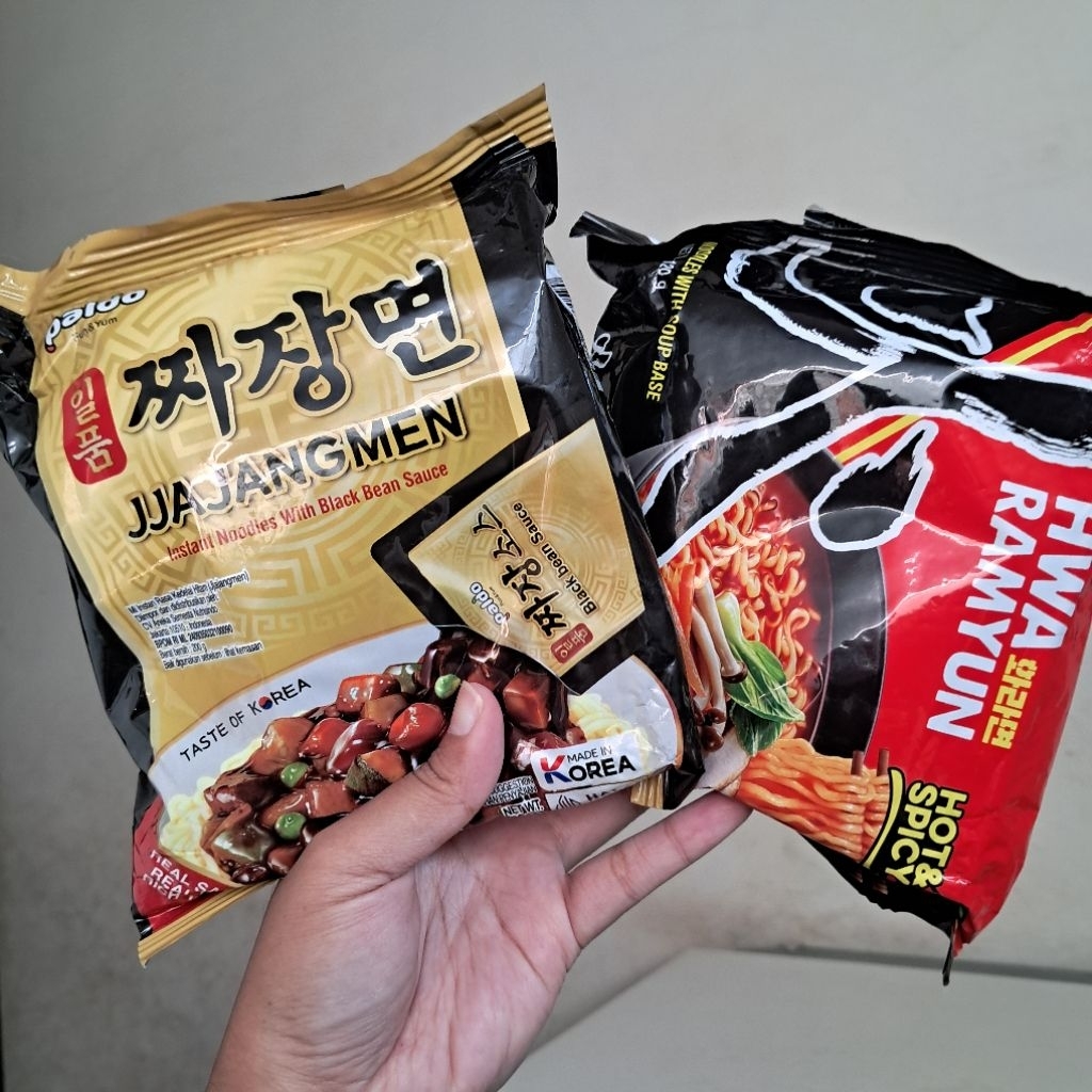 

Paldo Jjajangmen 200 g Paldo Hwa Ramyun Mi Instan Pedas 120 g Paldo Bibimmen II Mie Instan 130 g