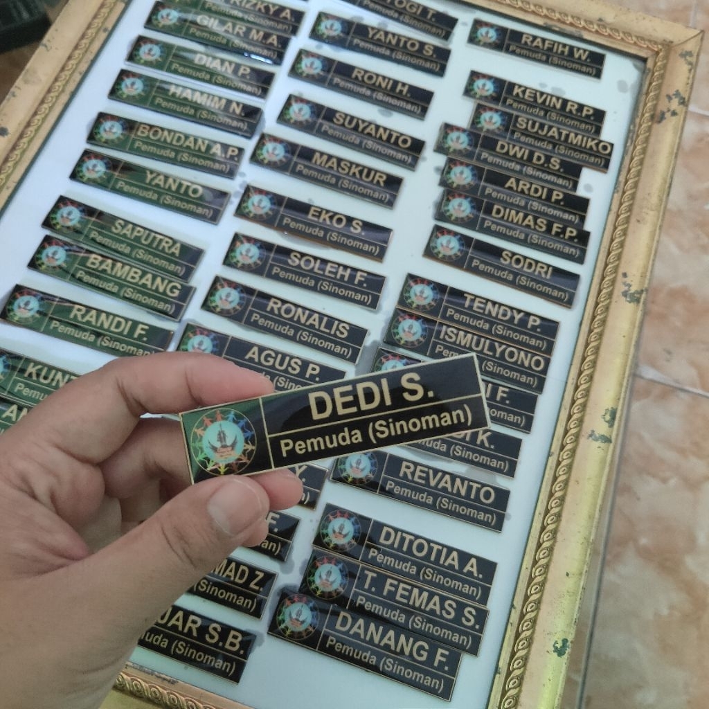 

NAMETAG RESIN UV PROSES LEBIH CEPAT HARGA MURAH