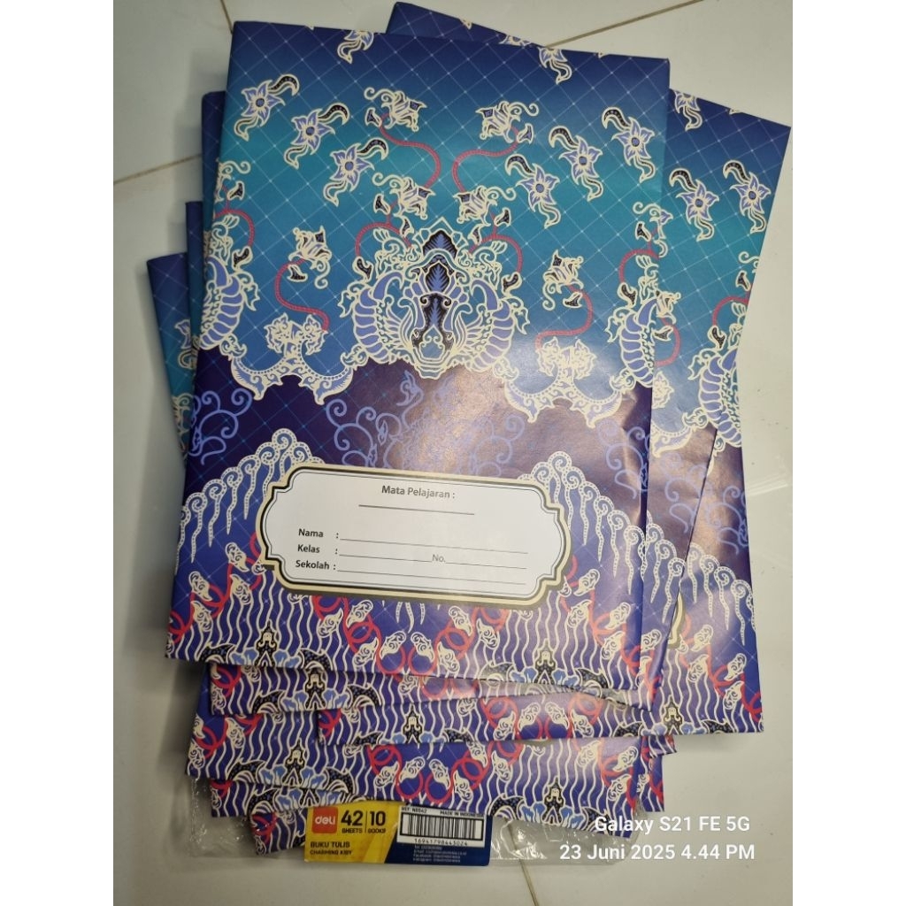 

BUKU TULIS CAMPUS BOXY SAMPUL BATIK PANJANG ISI 42 LEMBAR ( 1PK 10 BUKU)