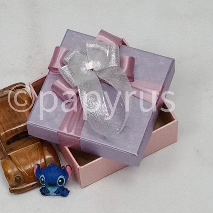 

PAPYRUS Kombinasi 12,5x12,5 Tinggi 5cm Kotak Kado Gift Box V3