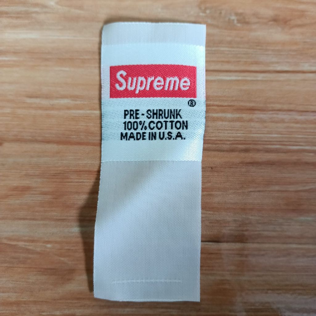 

tag atas supreme USA