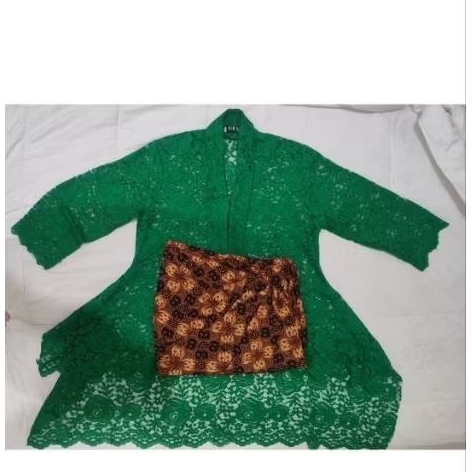Set kebaya hijau emerald green rok batik lilit preloved second